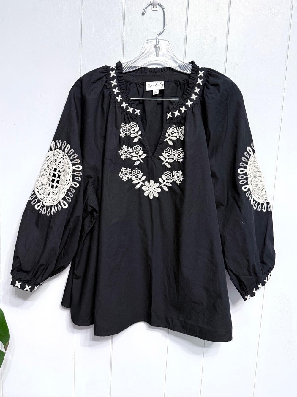 #10) NWOT Wonderly Black Tunic with white Floral Embroidery